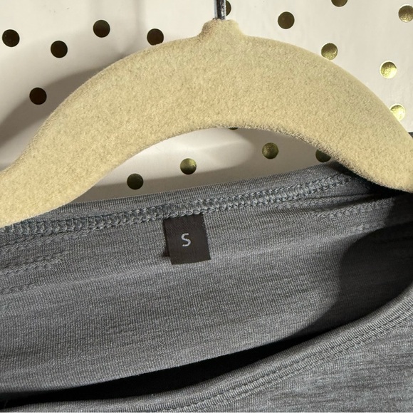 Alphalete Gray Fitted Crop - Picture 3 of 6